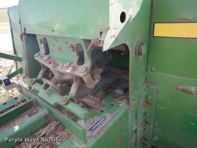 image for item DI1045 1974 John Deere 336  small square baler