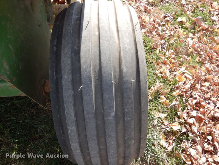 image for item DI1045 1974 John Deere 336  small square baler