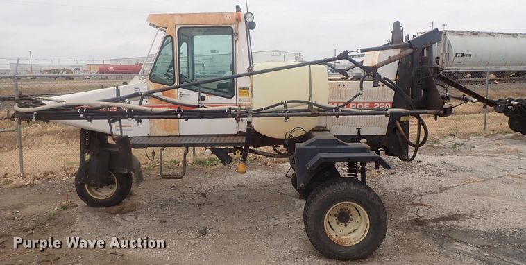 image for item DI7367 SpraCoupe Melroe 220  sprayer
