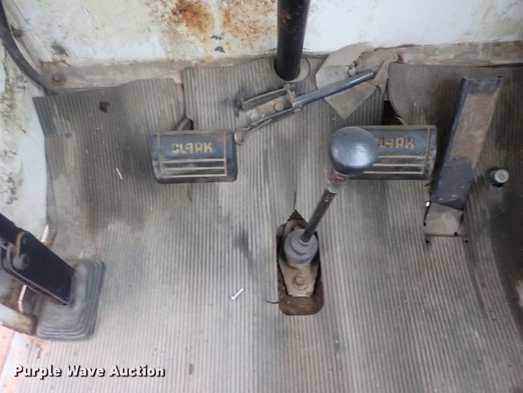 image for item DI7367 SpraCoupe Melroe 220  sprayer