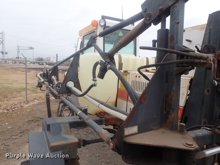 image for item DI7367 SpraCoupe Melroe 220  sprayer