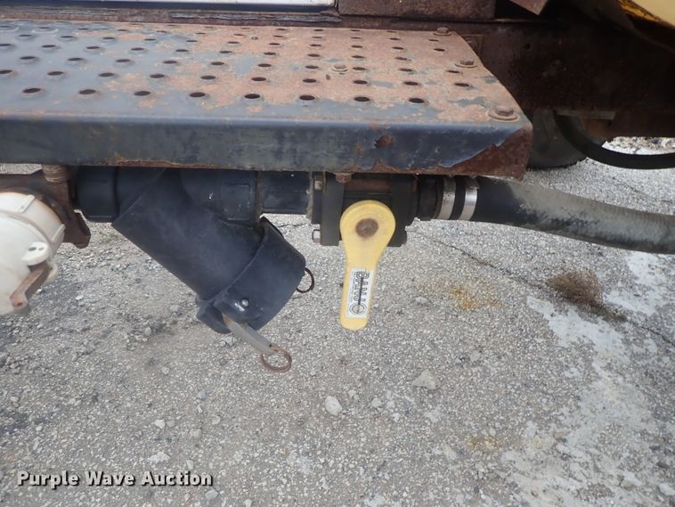 image for item DI7367 SpraCoupe Melroe 220  sprayer