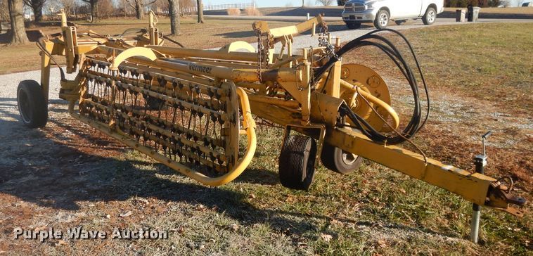 image for item DI8180 Vermeer R23 hay rake