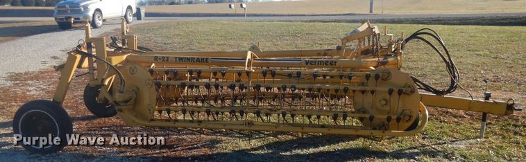 image for item DI8180 Vermeer R23 hay rake