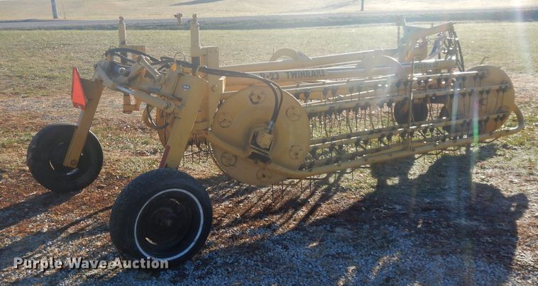 image for item DI8180 Vermeer R23 hay rake
