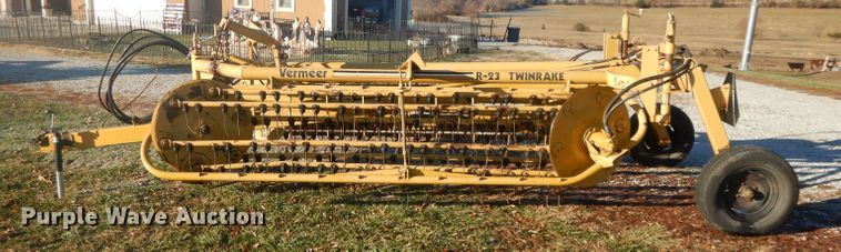 image for item DI8180 Vermeer R23 hay rake