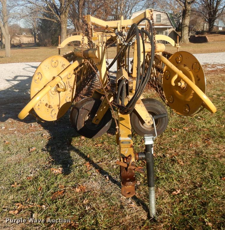image for item DI8180 Vermeer R23 hay rake
