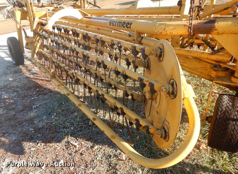 image for item DI8180 Vermeer R23 hay rake