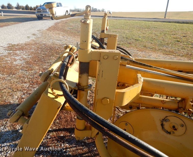 image for item DI8180 Vermeer R23 hay rake