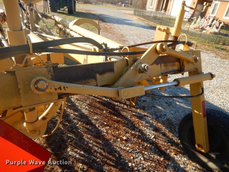 image for item DI8180 Vermeer R23 hay rake