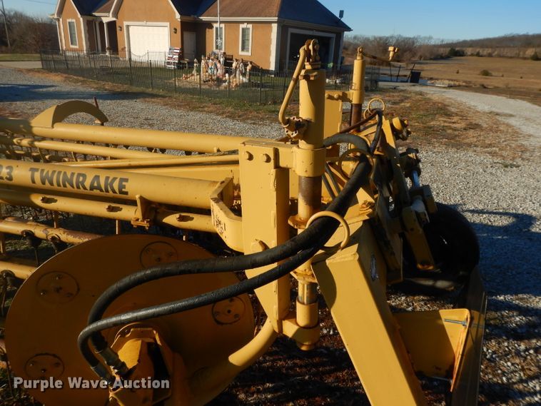 image for item DI8180 Vermeer R23 hay rake