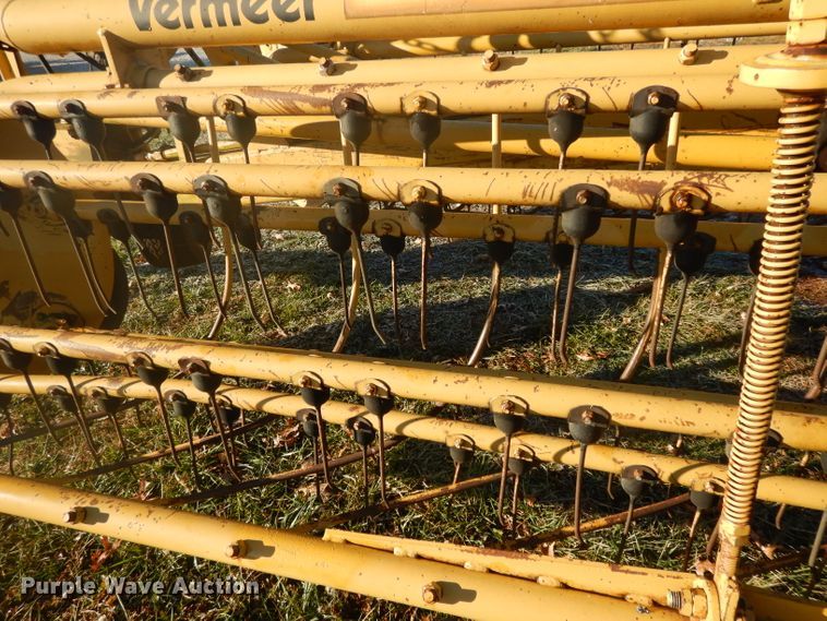 image for item DI8180 Vermeer R23 hay rake