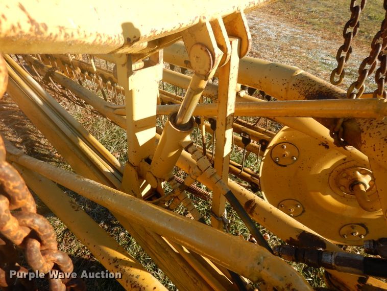 image for item DI8180 Vermeer R23 hay rake