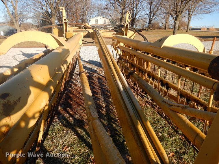 image for item DI8180 Vermeer R23 hay rake