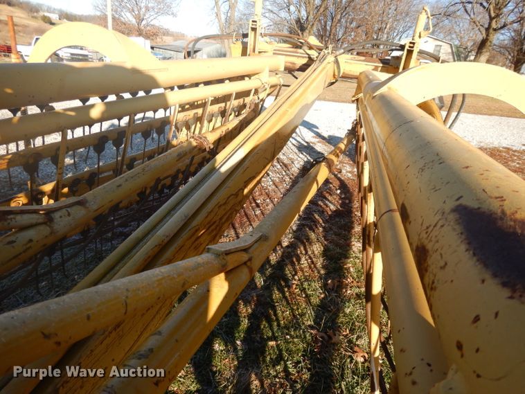 image for item DI8180 Vermeer R23 hay rake