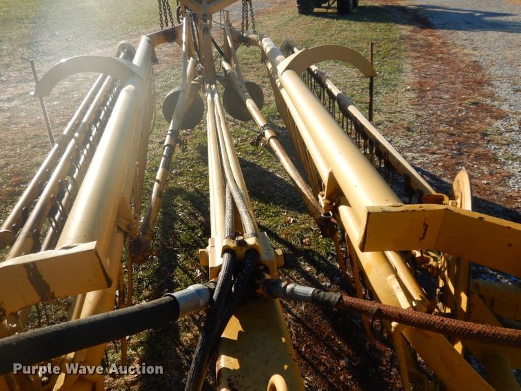 image for item DI8180 Vermeer R23 hay rake