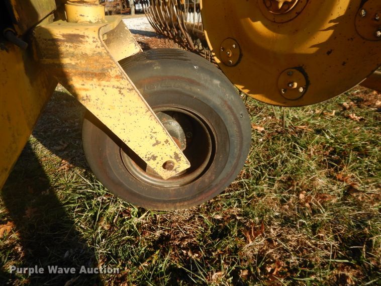 image for item DI8180 Vermeer R23 hay rake