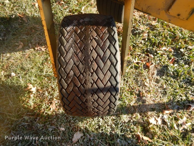 image for item DI8180 Vermeer R23 hay rake