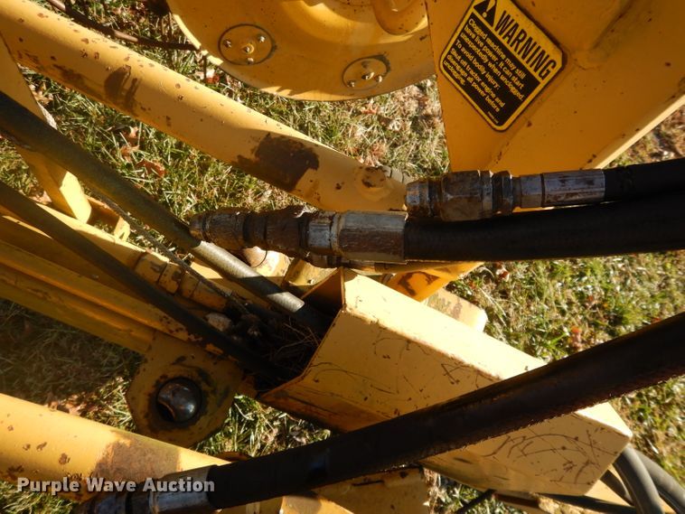 image for item DI8180 Vermeer R23 hay rake