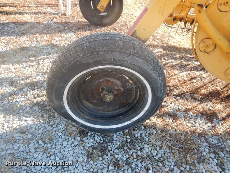 image for item DI8180 Vermeer R23 hay rake