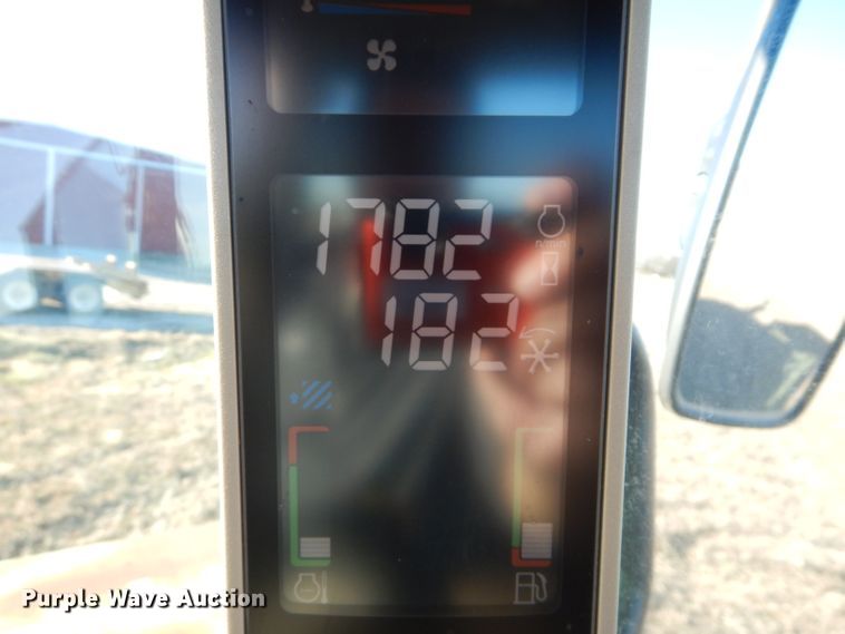 image for item DI8440 2011 John Deere R450  windrower