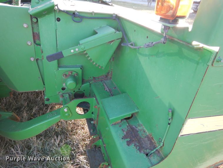image for item DI8440 2011 John Deere R450  windrower