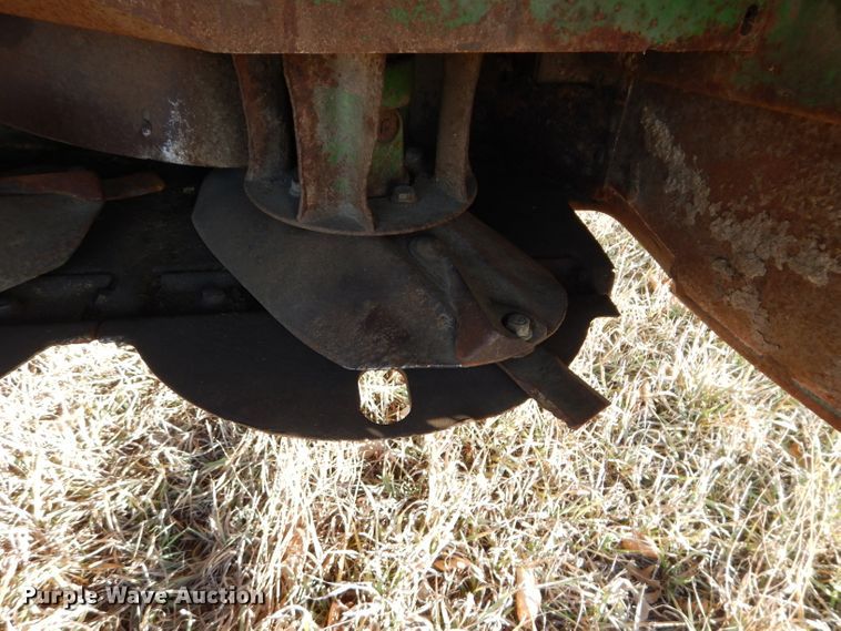 image for item DI8440 2011 John Deere R450  windrower