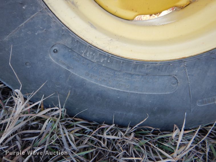 image for item DI8440 2011 John Deere R450  windrower