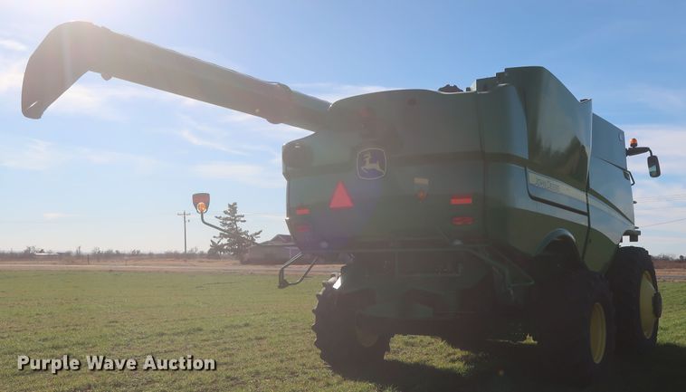 image for item DJ1821 2016 John Deere S670 STS  combine