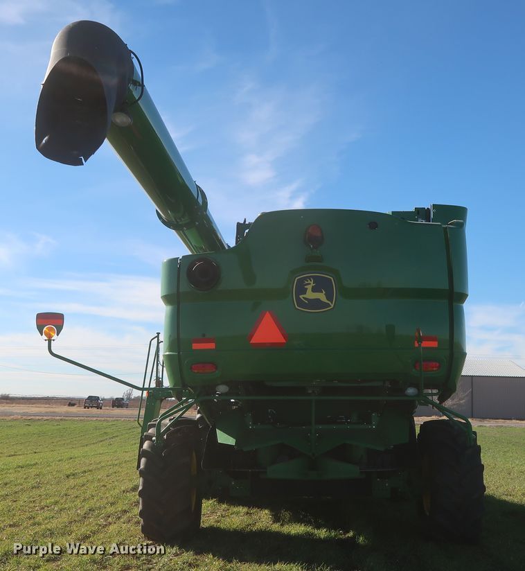 image for item DJ1821 2016 John Deere S670 STS  combine