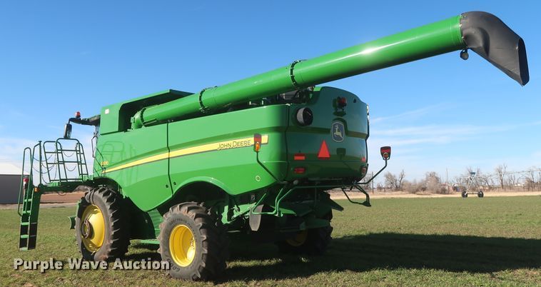 image for item DJ1821 2016 John Deere S670 STS  combine