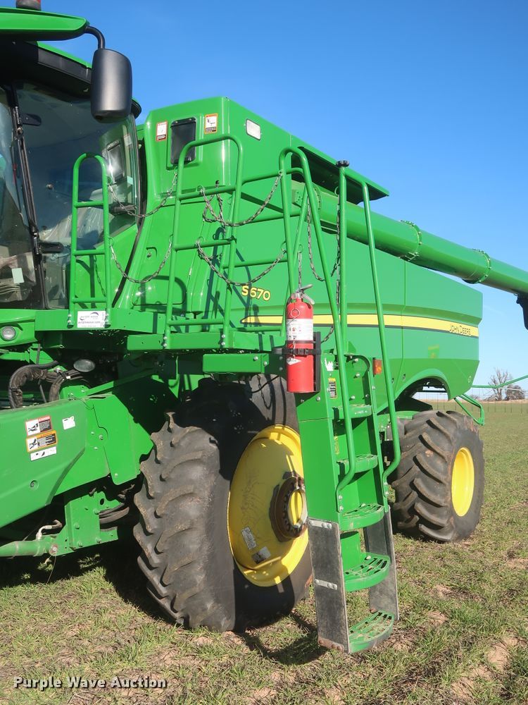 image for item DJ1821 2016 John Deere S670 STS  combine