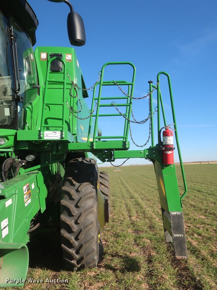 image for item DJ1821 2016 John Deere S670 STS  combine