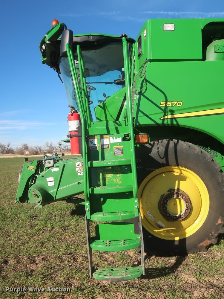 image for item DJ1821 2016 John Deere S670 STS  combine