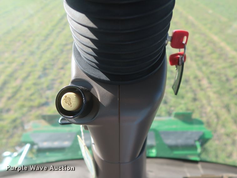 image for item DJ1821 2016 John Deere S670 STS  combine