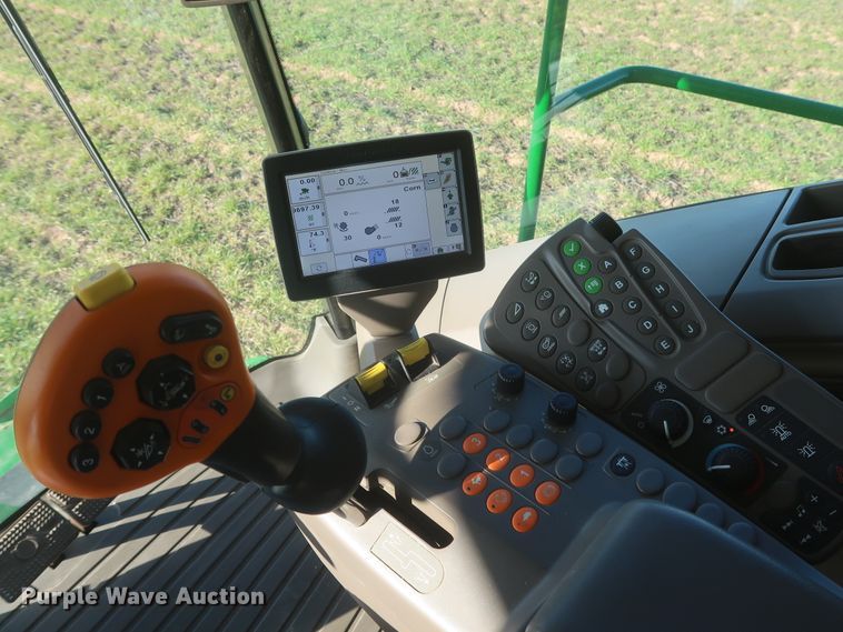 image for item DJ1821 2016 John Deere S670 STS  combine