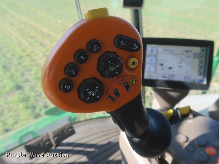 image for item DJ1821 2016 John Deere S670 STS  combine