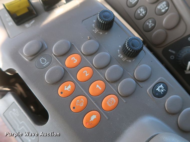 image for item DJ1821 2016 John Deere S670 STS  combine