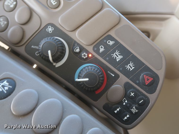 image for item DJ1821 2016 John Deere S670 STS  combine