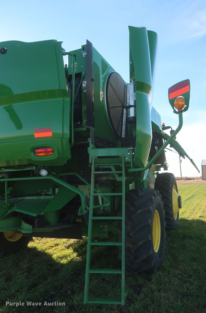 image for item DJ1821 2016 John Deere S670 STS  combine