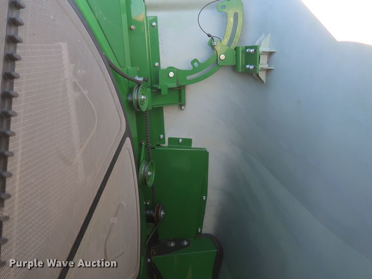 image for item DJ1821 2016 John Deere S670 STS  combine