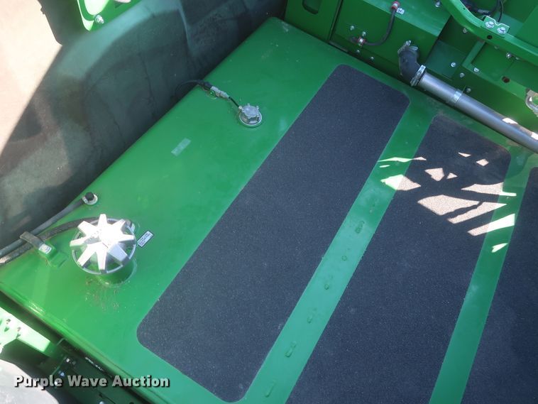 image for item DJ1821 2016 John Deere S670 STS  combine