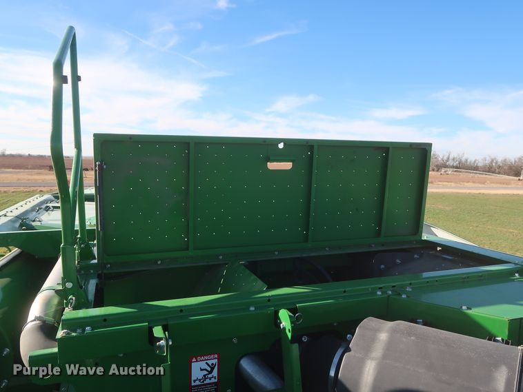 image for item DJ1821 2016 John Deere S670 STS  combine