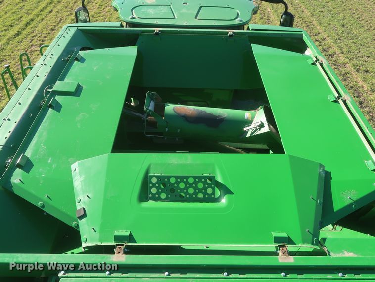 image for item DJ1821 2016 John Deere S670 STS  combine