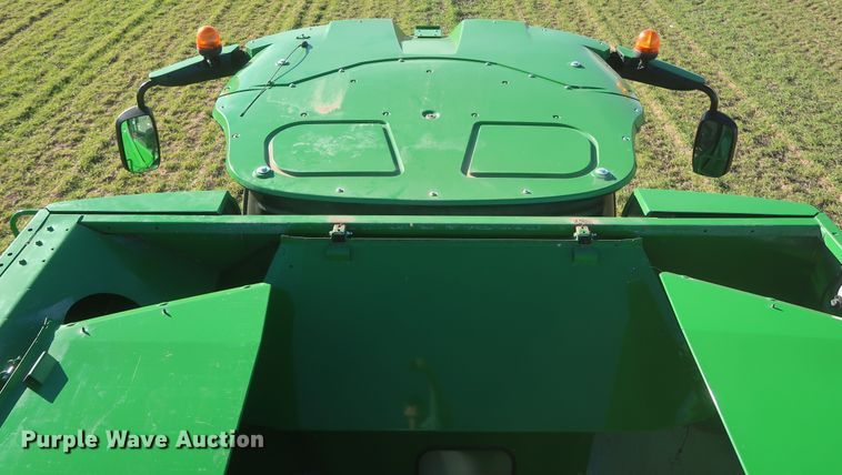 image for item DJ1821 2016 John Deere S670 STS  combine