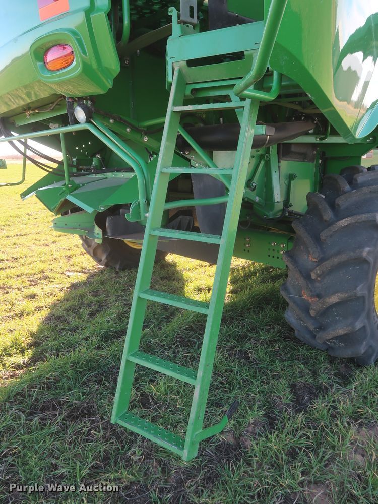 image for item DJ1821 2016 John Deere S670 STS  combine