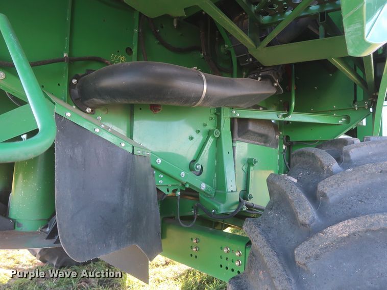 image for item DJ1821 2016 John Deere S670 STS  combine