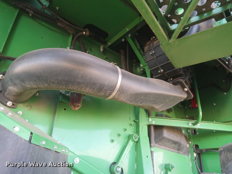 image for item DJ1821 2016 John Deere S670 STS  combine