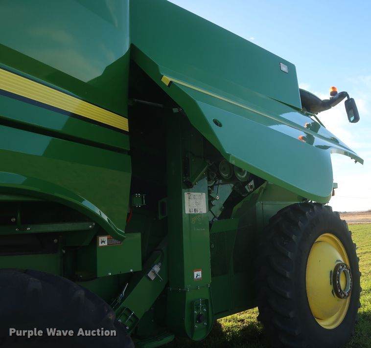 image for item DJ1821 2016 John Deere S670 STS  combine