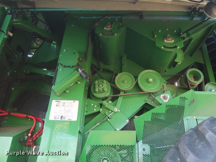 image for item DJ1821 2016 John Deere S670 STS  combine